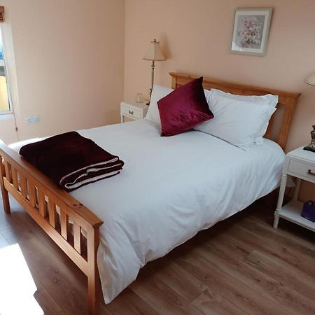 Kents Guesthouse Accommodation Kilmacthomas Bagian luar foto