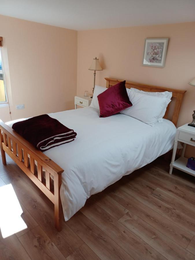 Kents Guesthouse Accommodation Kilmacthomas Bagian luar foto