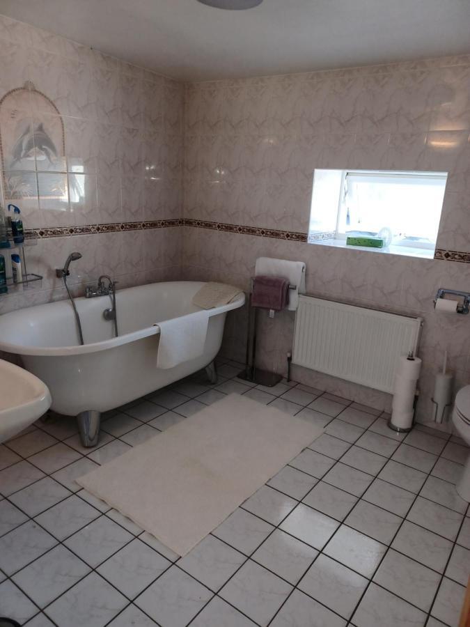 Kents Guesthouse Accommodation Kilmacthomas Bagian luar foto